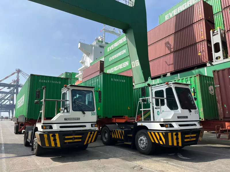 PORT TERMINAL TRACTORS